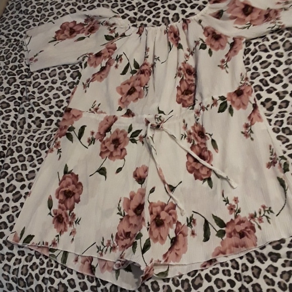 Super cute xl floral jumpsuit - Picture 2 of 2